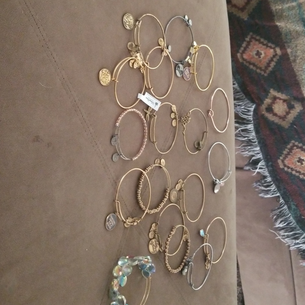 Bracelets - Picture 3 of 4